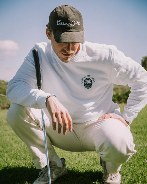 Man wearing a white Golf sweatshirt Casual Pro